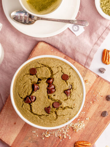 overhead image of matcha baked oats on cutting board
